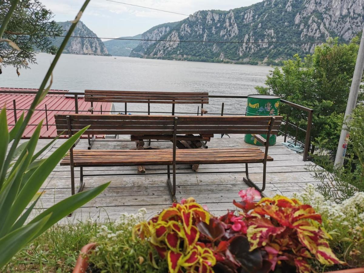 Casa Beasarah. Villa Dubova Buitenkant foto