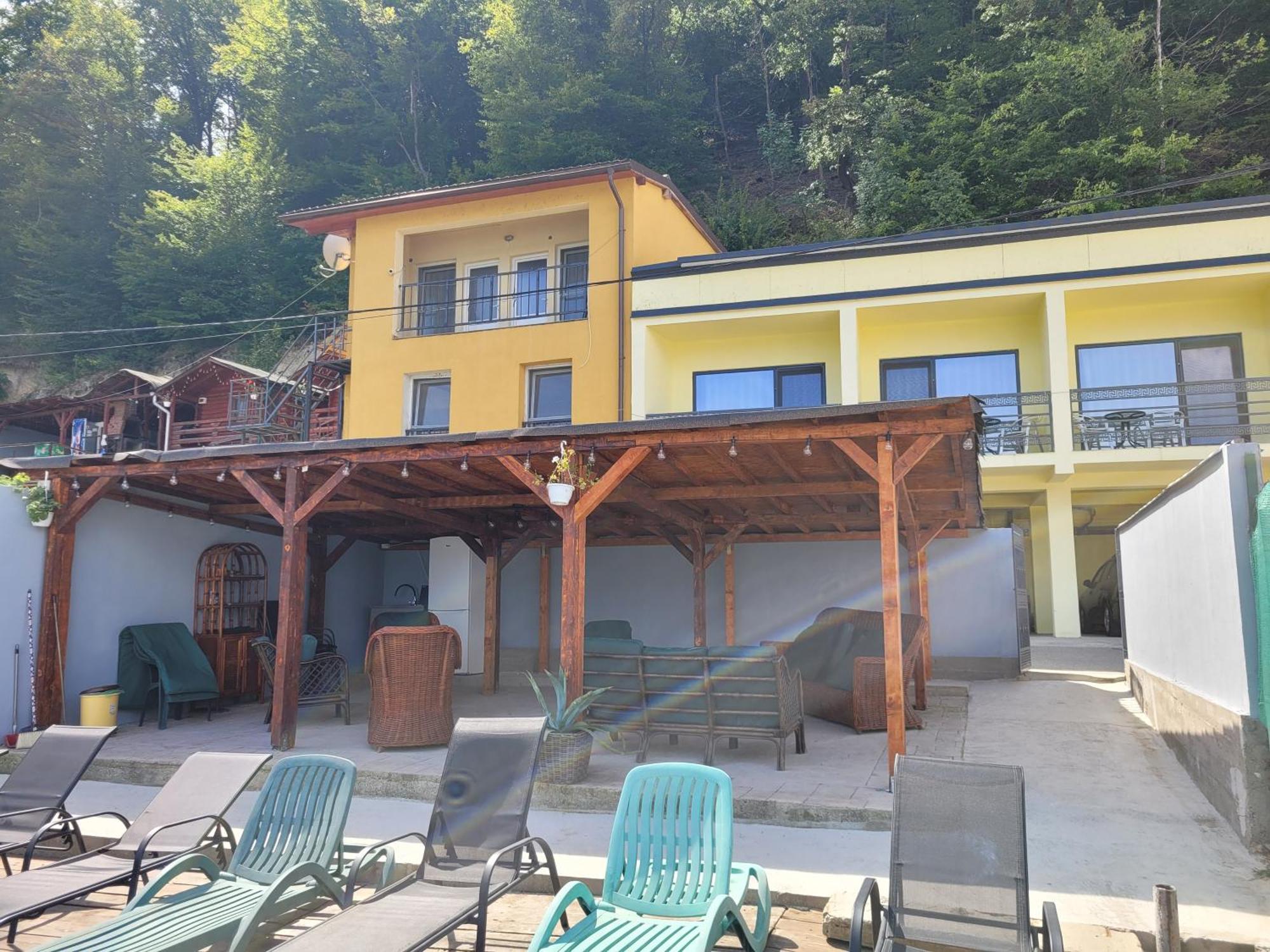 Casa Beasarah. Villa Dubova Buitenkant foto