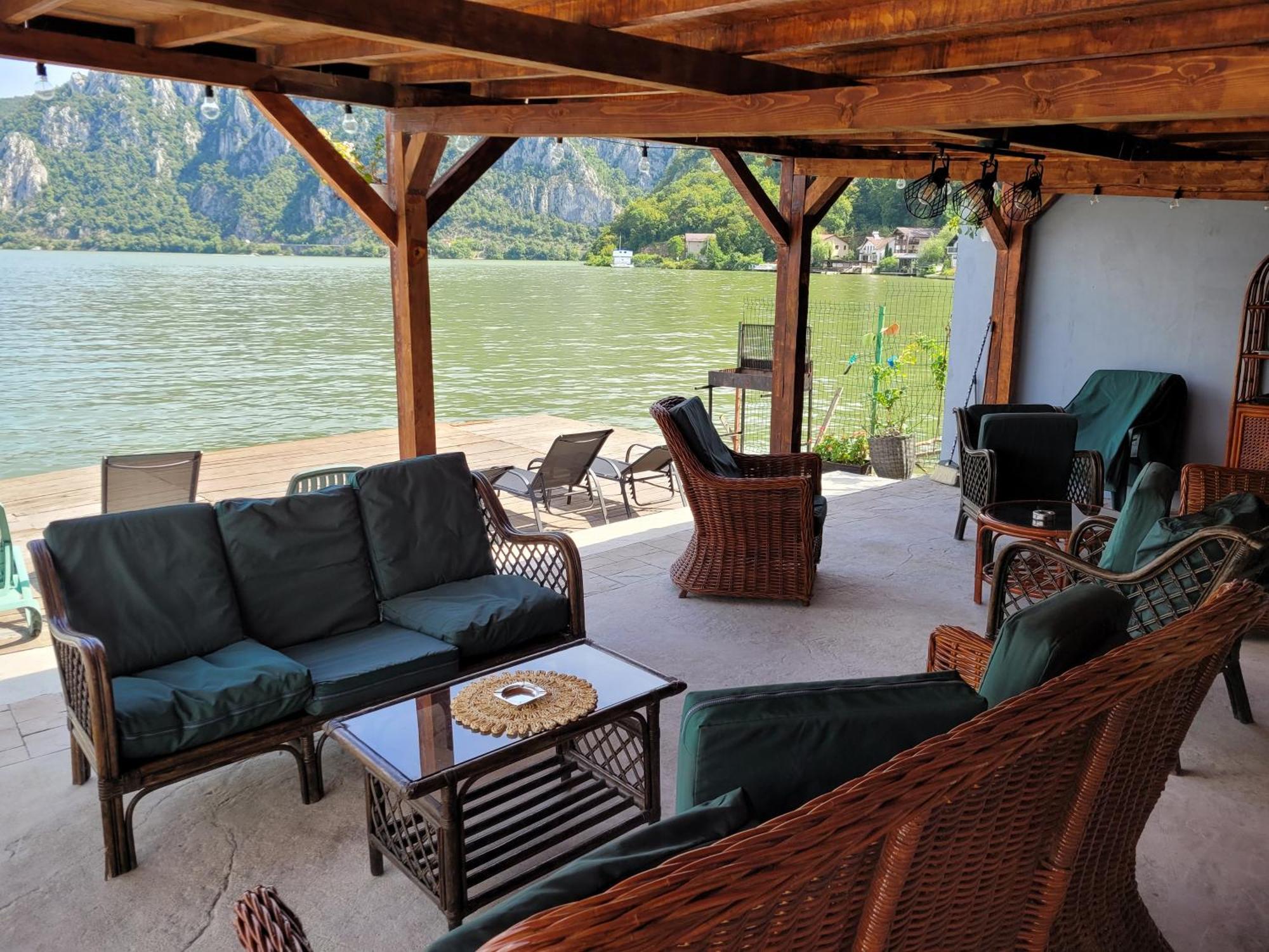 Casa Beasarah. Villa Dubova Buitenkant foto