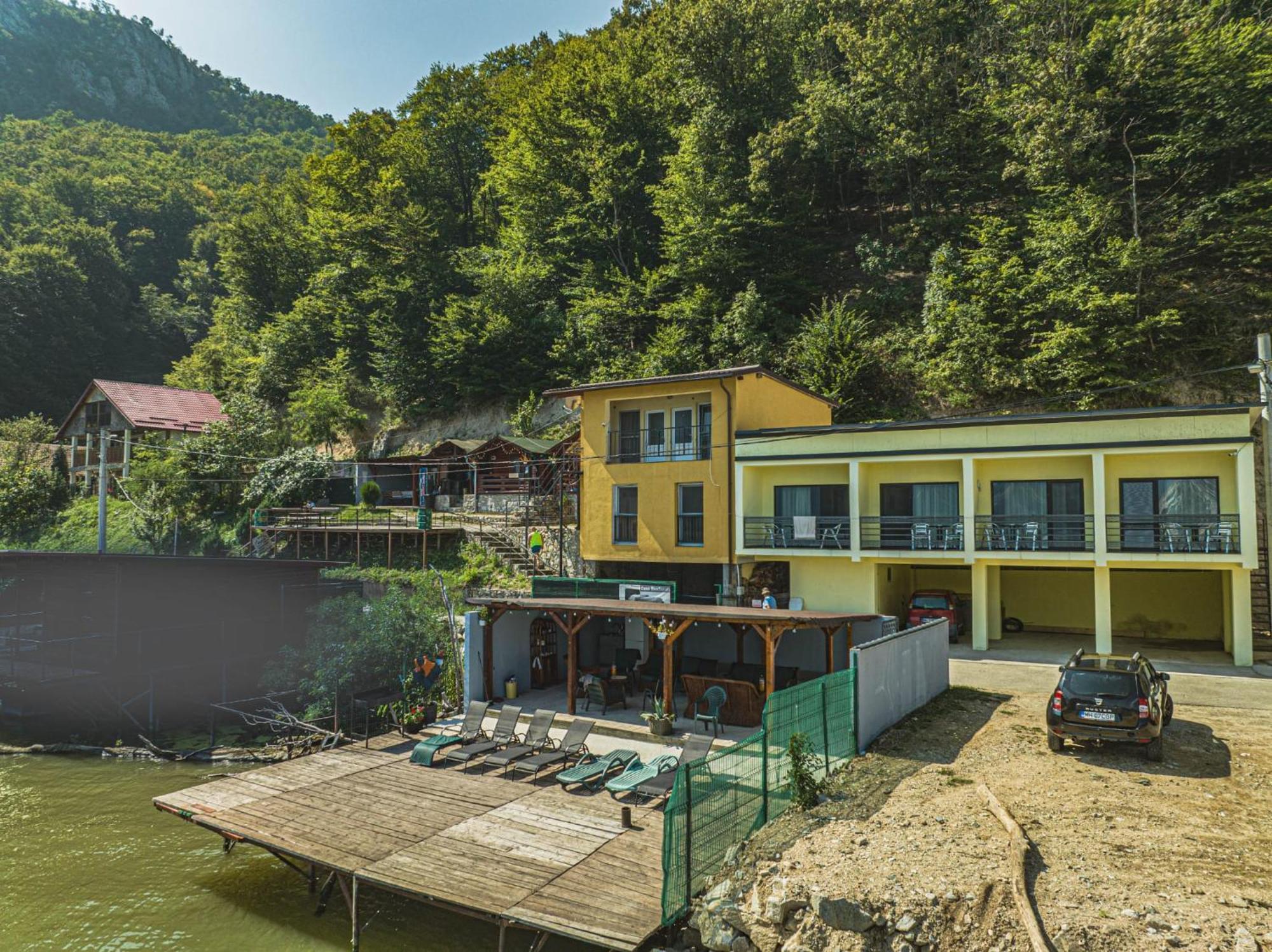 Casa Beasarah. Villa Dubova Buitenkant foto